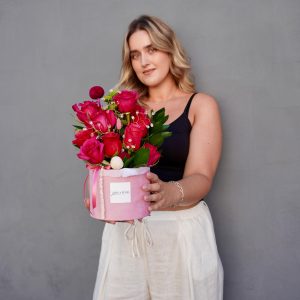 Trandafiri în cutie de catifea roz