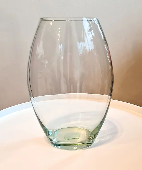 Vază plată transparentă