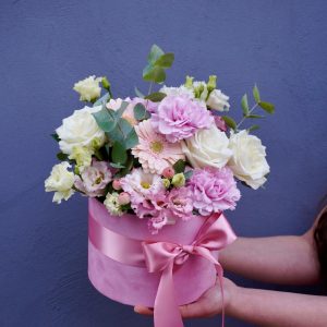 Aranjament Floral în Cutie Roz