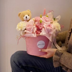 Pink Hug - Aranjament Floral cu Ursuleț